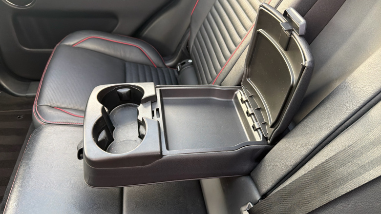 Land Rover Discovery Sport 1.5 P300e R-Dynamic SE 5dr Auto [5 Seat] Station Wagon